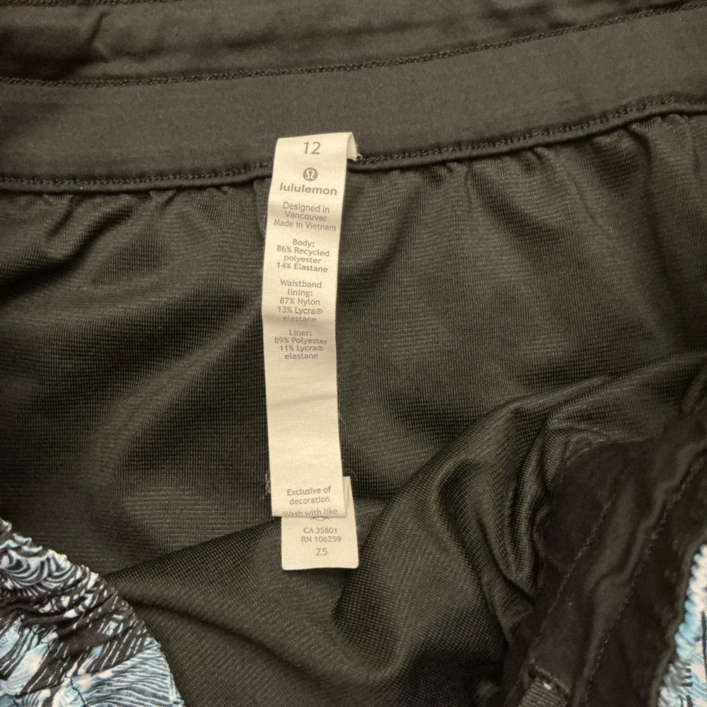 Lululemon Tracker Short V Eternal Wave Starlight Black sz 12 - Picture 6 of 7